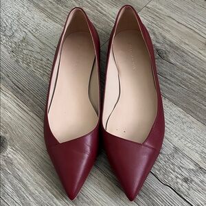 Stuart Weitzman
Leather flats
9US 
Red, Leather. 
Avenue Leather Ballet Flats